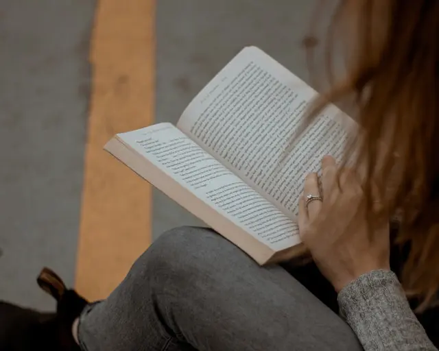 Pas la peine de lire tout le DTU 51.2, lisez notre article.